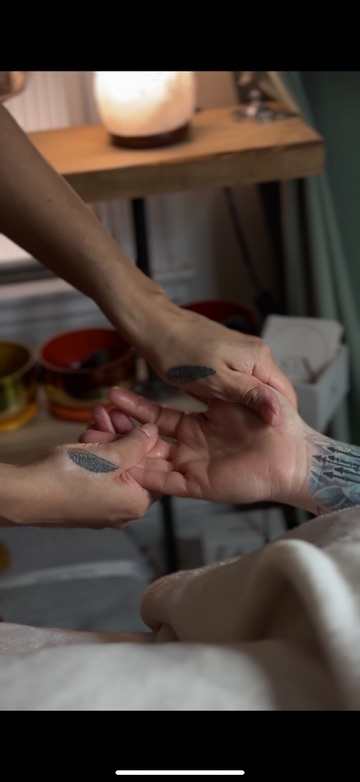 Lymphatic hand and arm massage during a holistic body treatment
